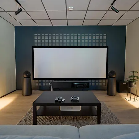 Huoneisto Elokuvateatterilla With The Movie Theater Apartment